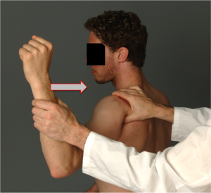 examen clinique d'une épaule douloureuse